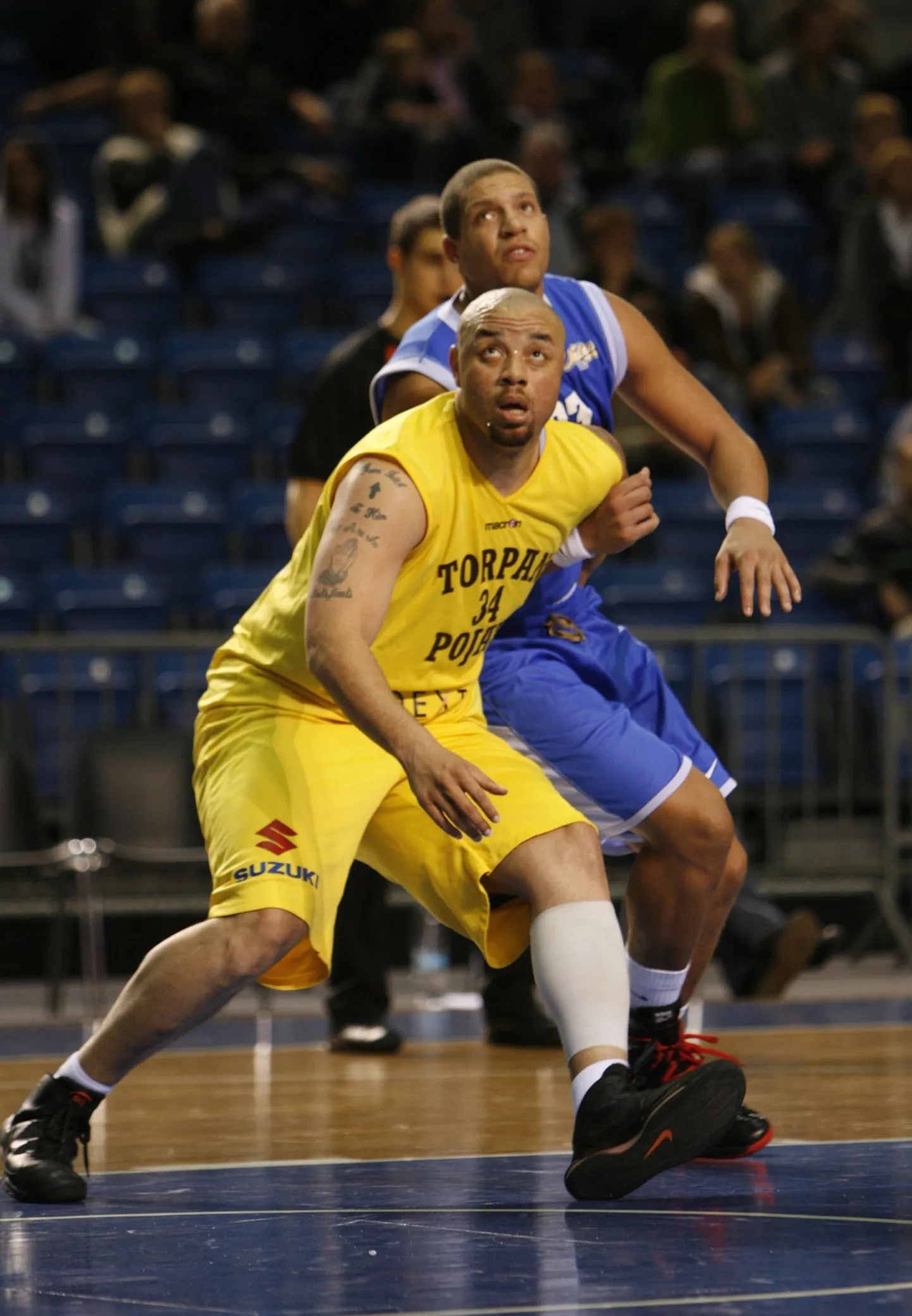 Travis Reed (esiplaanil).