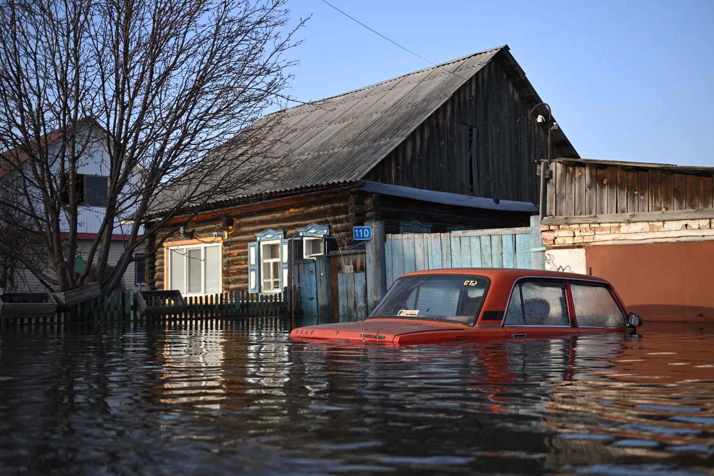 Üleujutused Uuralis on võtnud seninägematud mõõtmed: tulvaveed uputavad Kurgani, Orenburgi ja Tjumeni oblasteid.