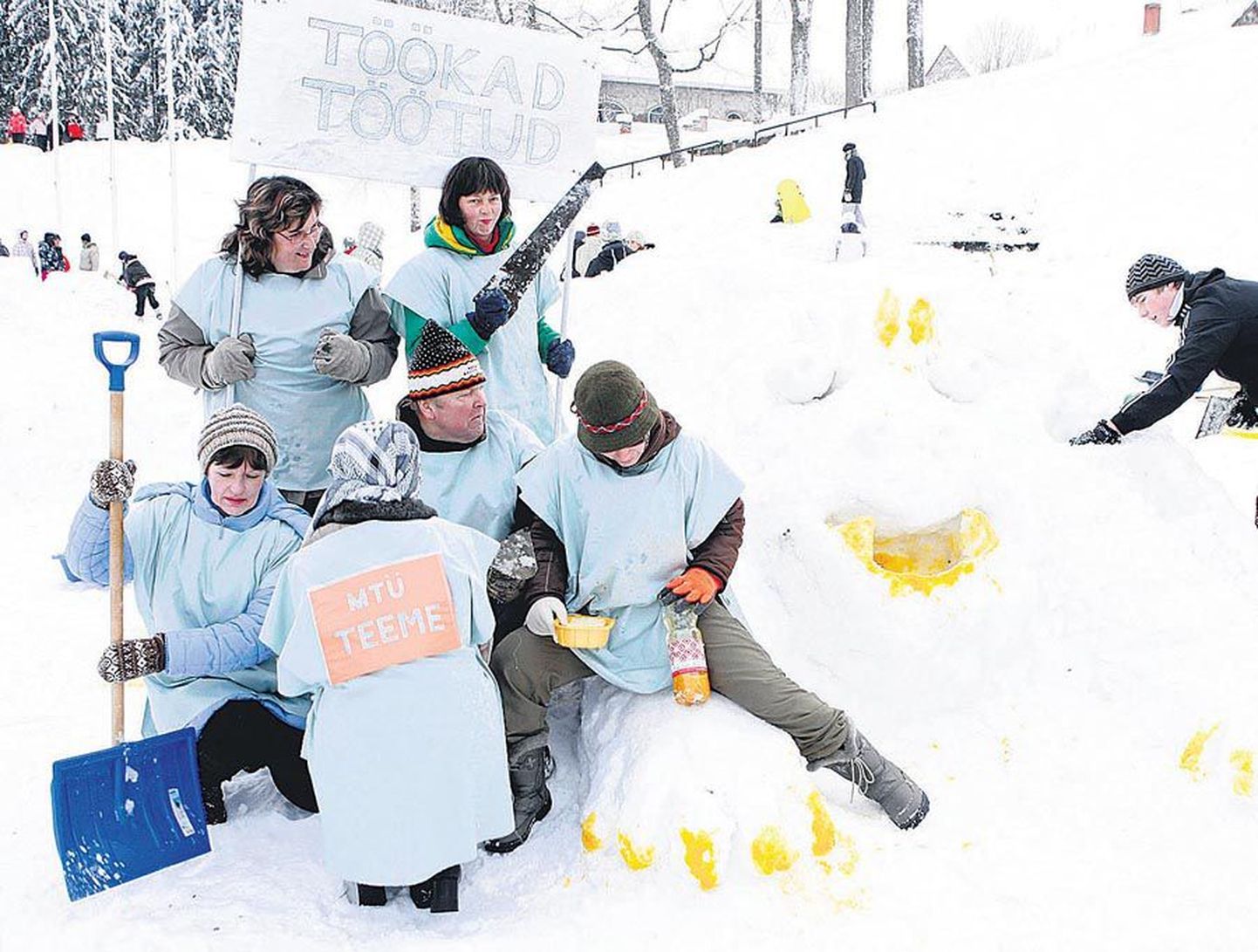 Mittetulundusühingu Teeme liikmed ja nende sõbrad näitasid lumelinna pikima liumäe loomisega, et töötud võivad väga töökad olla.