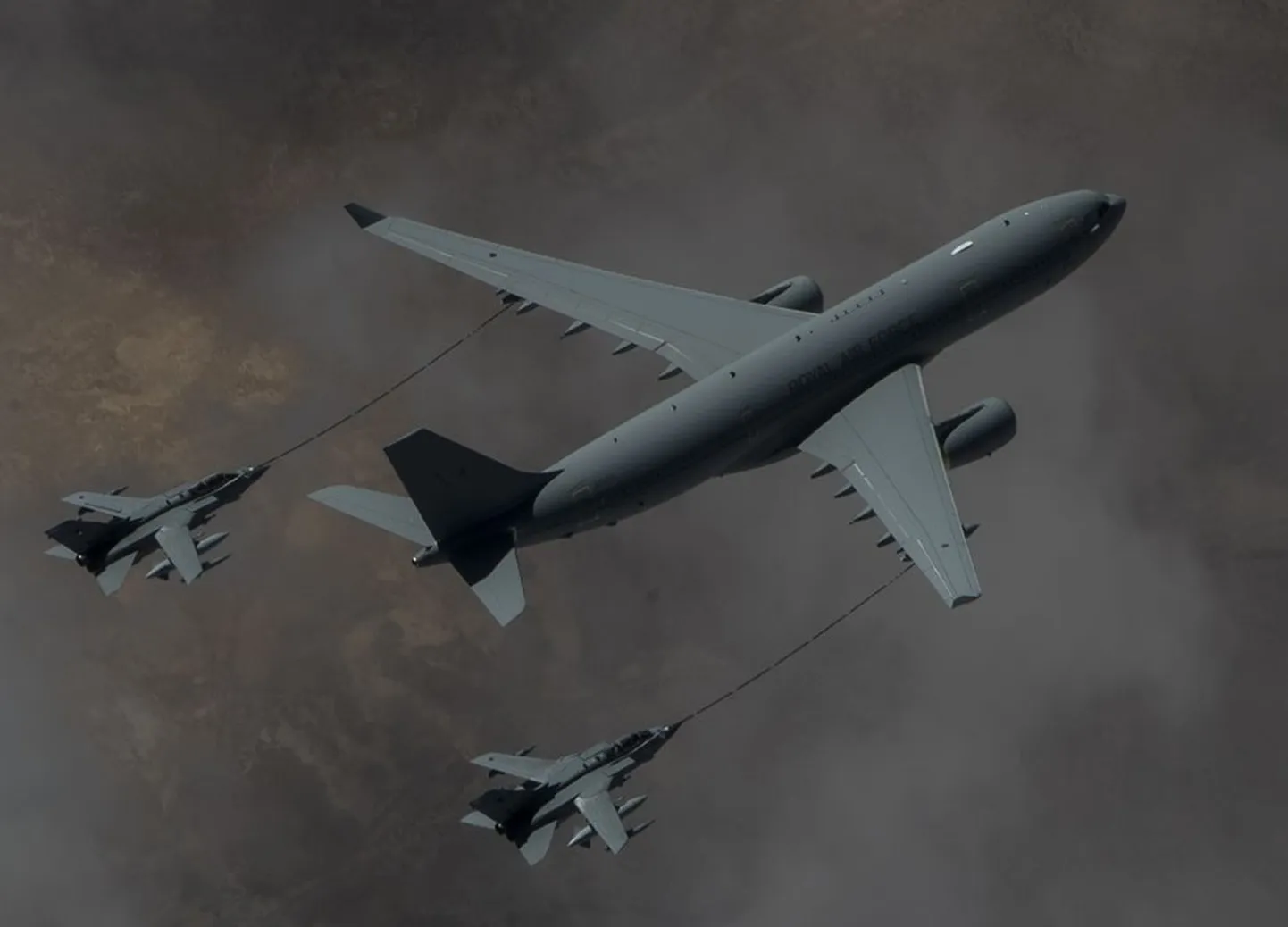 RAF Voyager on Ühendkuningriigi õhuväe transpordilennuk, mida kasutatakse ka õhus tankimiseks. See on ühtlasi suurim lennuk, mille paakides oli katselennu ajal 100% taaskasutatav kütus.