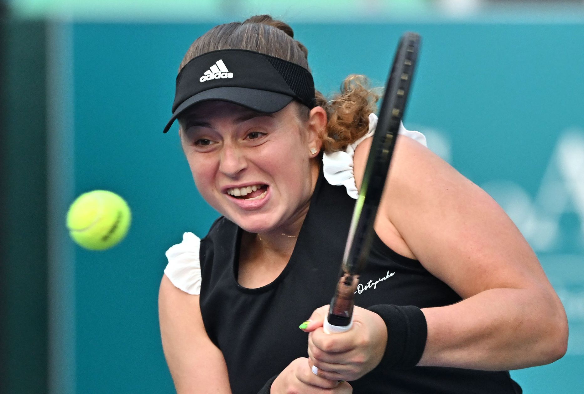 Ostapenko viegli sasniedz Seulas turnīra pusfinālu