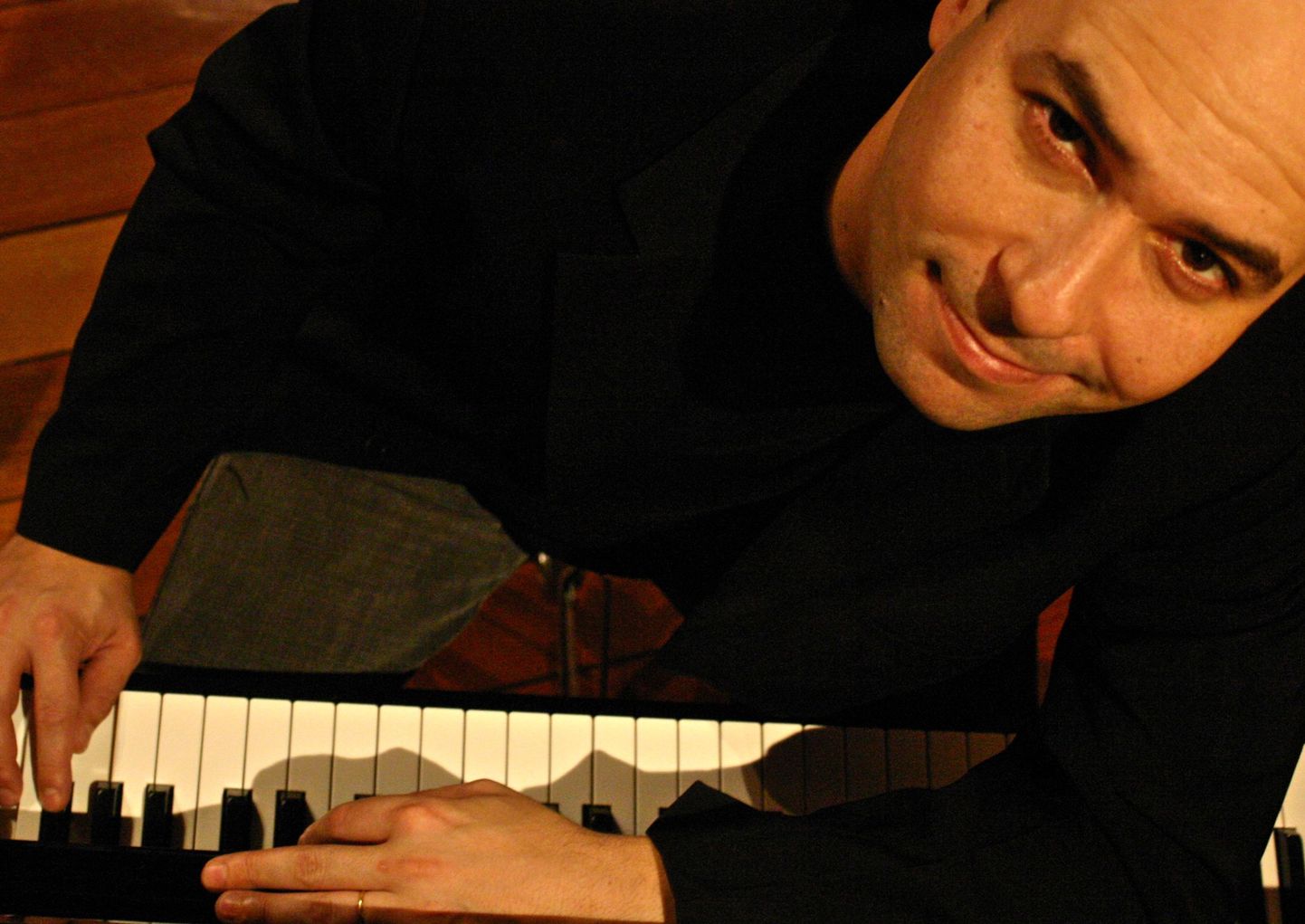 Slmapaistev Brasiilia uue põlvkonna pianist Hamleto Stamato esineb Viljandis nädala pärast.