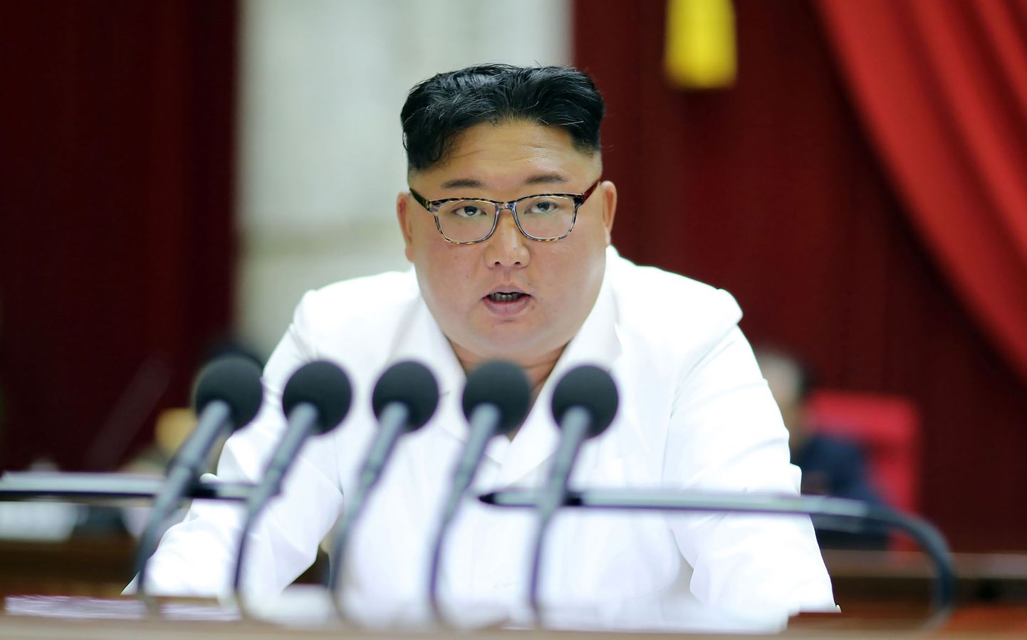 Põhja-Korea liider Kim Jong-un pühapäeval Pyongyangis Korea Töölispartei keskkomitee pleenumi teisel päeval kõnet pidamas. Foto avaldas esmaspäeval Põhja-Korea riiklik uudisteagentuur KCNA.
