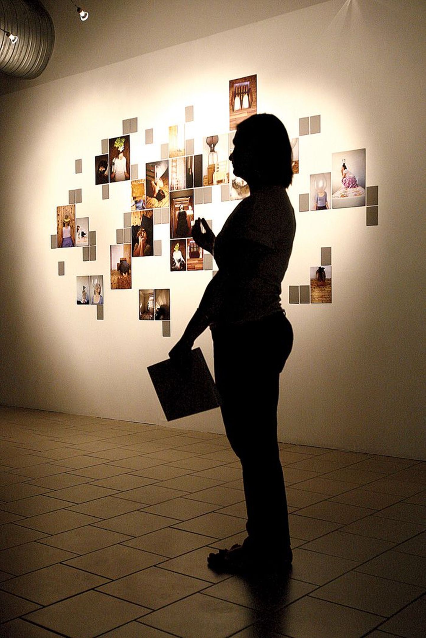 Lätlanna Kristine Madjare kaitses inglise keeles oma autoportreedest lõputööd fotograafias «Cross My Mind».