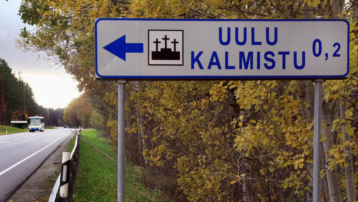 Hingedepäeval sõidutab linnabuss number 7 soovijad Uulu kalmistule.