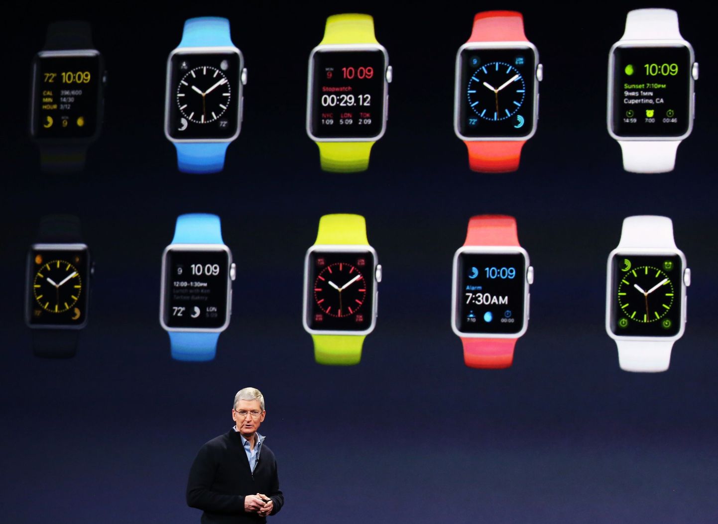 Apple’i tegevjuht Tim Cook (esiplaanil) eile San Franciscos Apple Watchi esitlusel. Apple Watch tuleb müügile mitmes erinevas variatsioonis ja hinnaklassis.