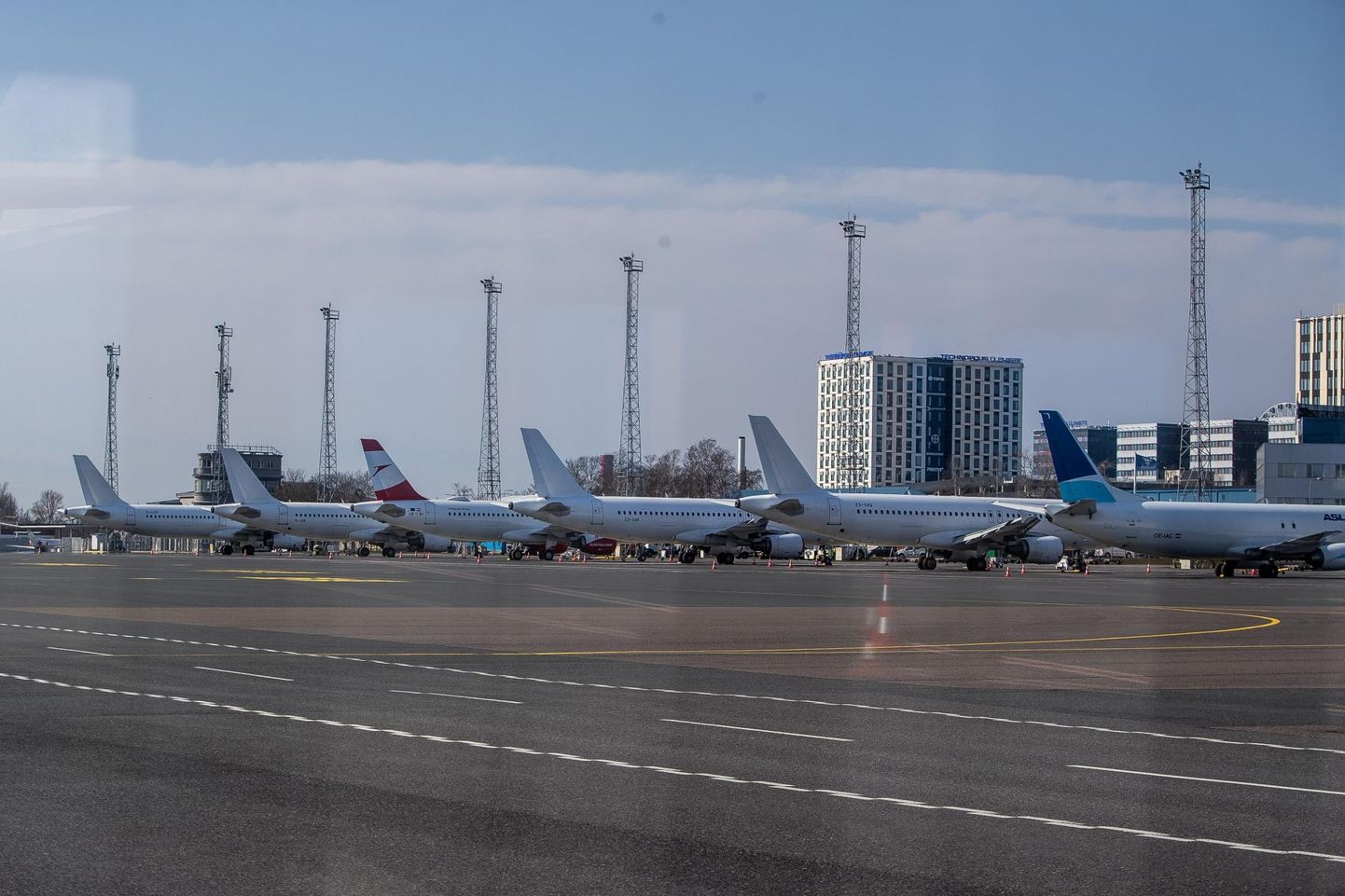 Из-за запрета на полеты некоторым самолетам придется еще постоять в Таллиннском аэропорту.