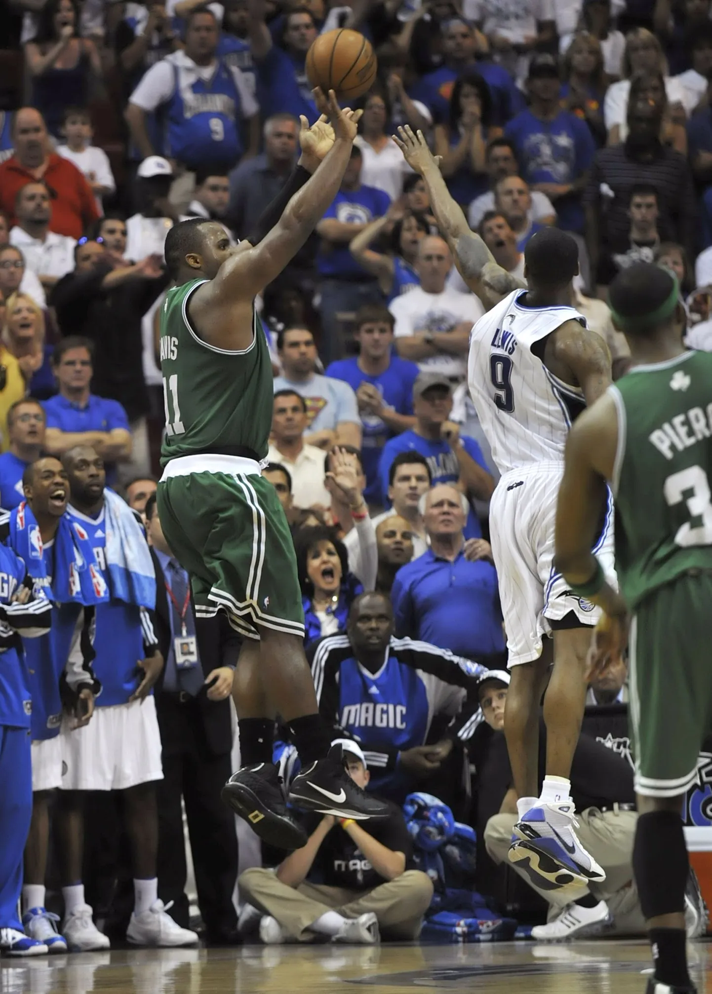 Glen Davis (vasakul) tabas otsustava viske.
