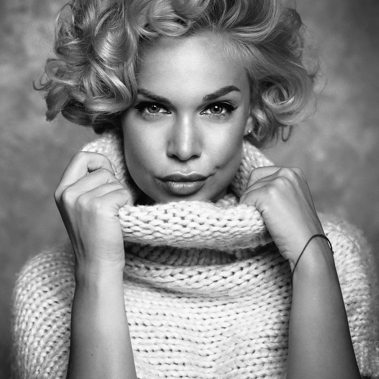 Samanta Tīna
