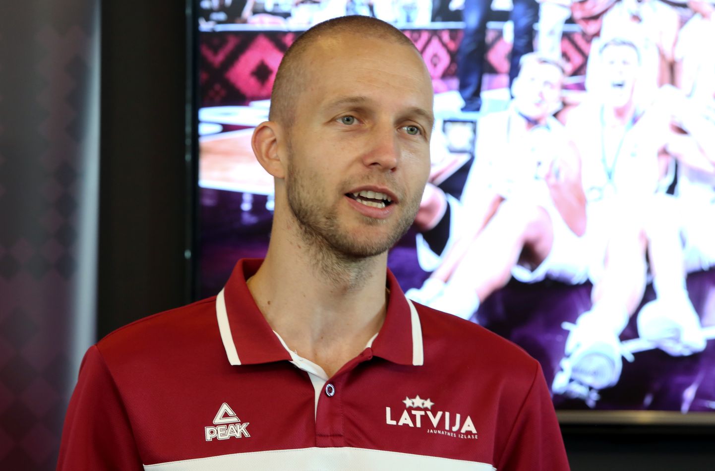 Latvijas U-18 basketbola izlases galvenais treneris Artūrs Visockis-Rubenis piedalās preses konferencē pēc Eiropas U-18 čempionāta basketbolā.