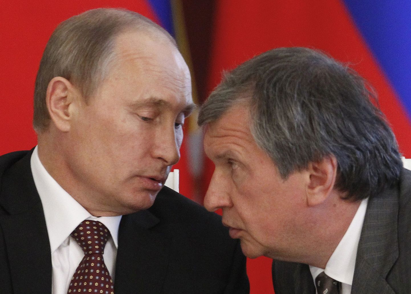 Venemaa president Vladimir Putin (vasakul) ja Rosnefti juht Igor Setšin.