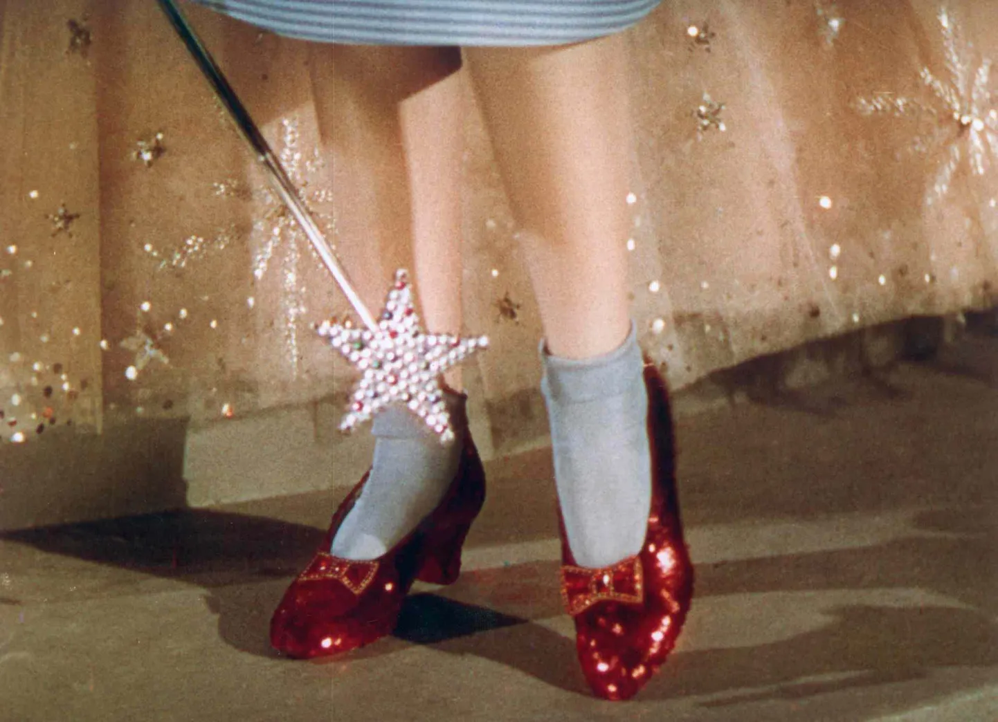 Kingapaar, mida Judy Garland 1939. aasta filmis kandis, varastati 2005. aastal muuseumist, kuid leiti 2018. aastal taas üles.