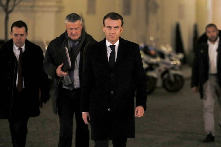 Prantsusmaa president Emmanuel Macron käis Pariisis asuvas siseministeeriumis kriisikoosolekul.