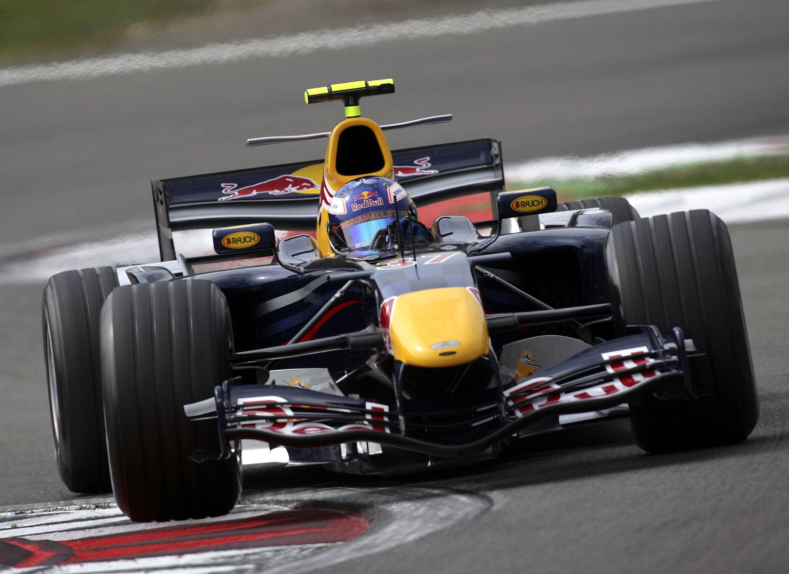 Robert Doornbos 2006. aastal Red Bulli vormeli roolis.