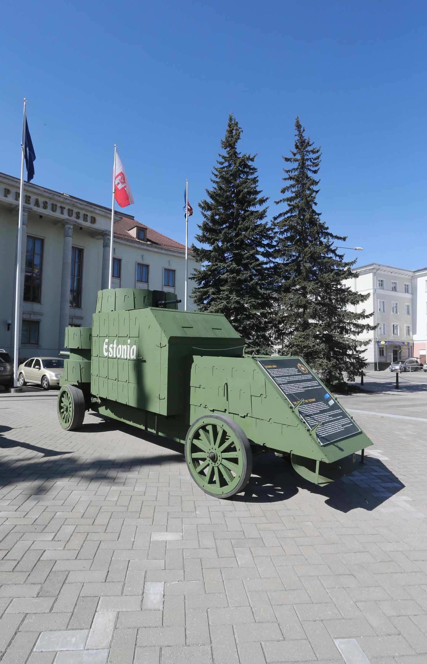 Soomusauto «Estonia» jääb Tartu kõrgema sõjakooli ette vähemalt kaheks nädalaks.