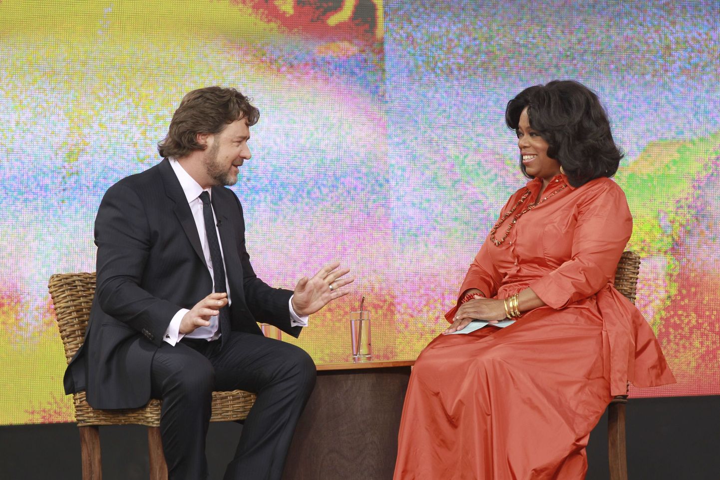 Tänane pilt, kus Oprah vestleb saatesalvestusel Russell Crowe`ga