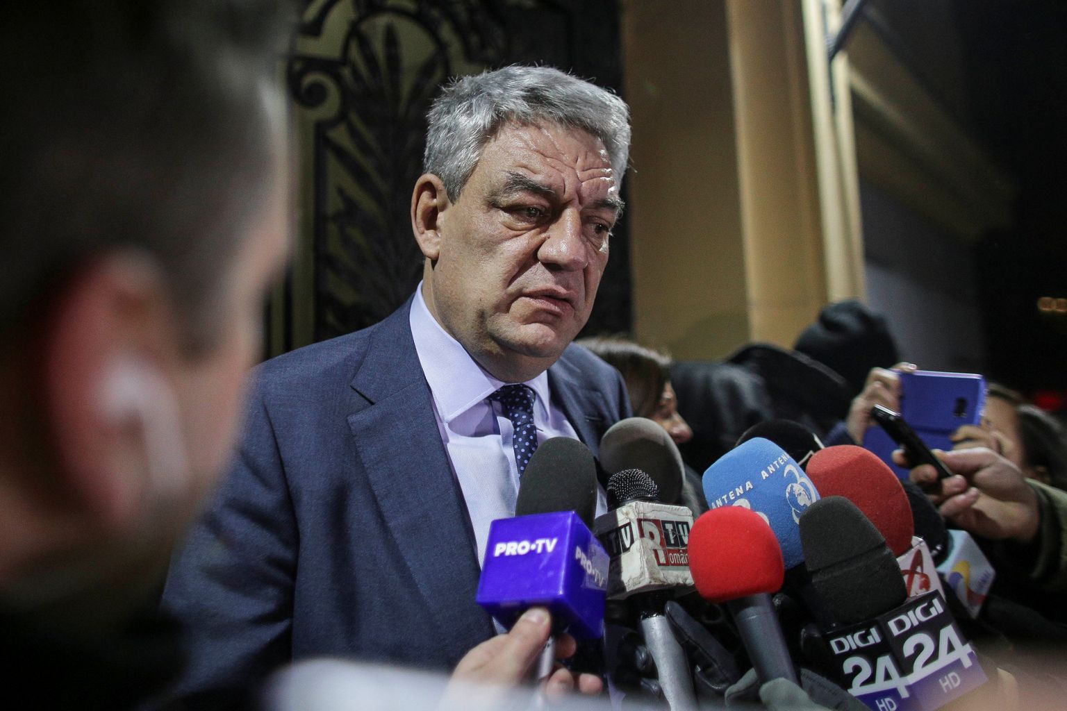 Ekspeaminister Mihai Tudose lahkumas PSD koosolekult.