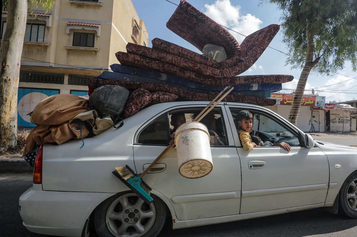 Palestiina perekond evakueerumas Gaza linnast 15. oktoobril 2023.