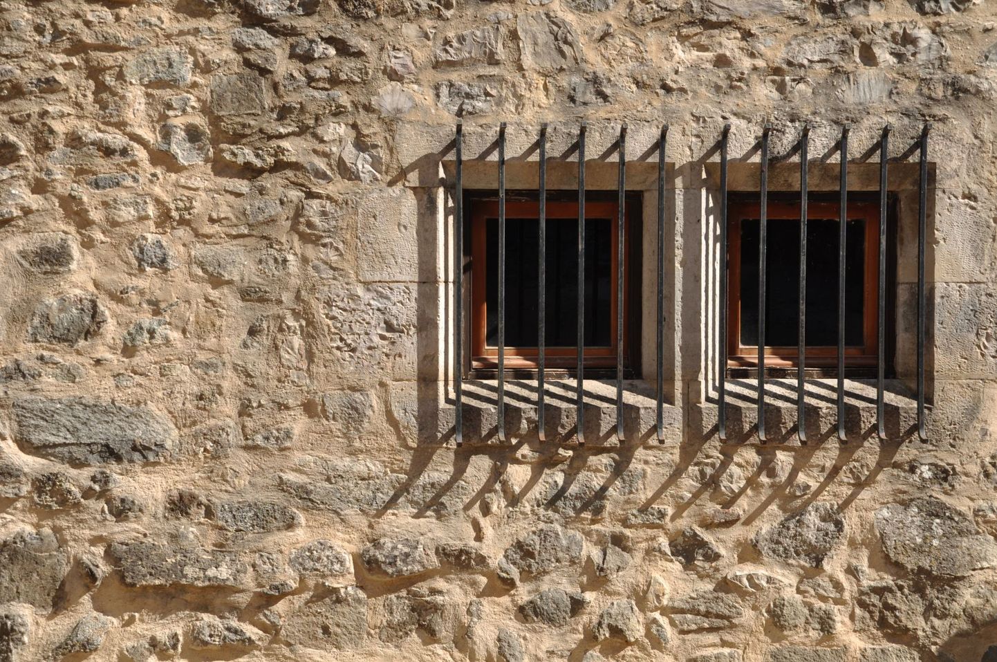 Vangla trellitatud aknad