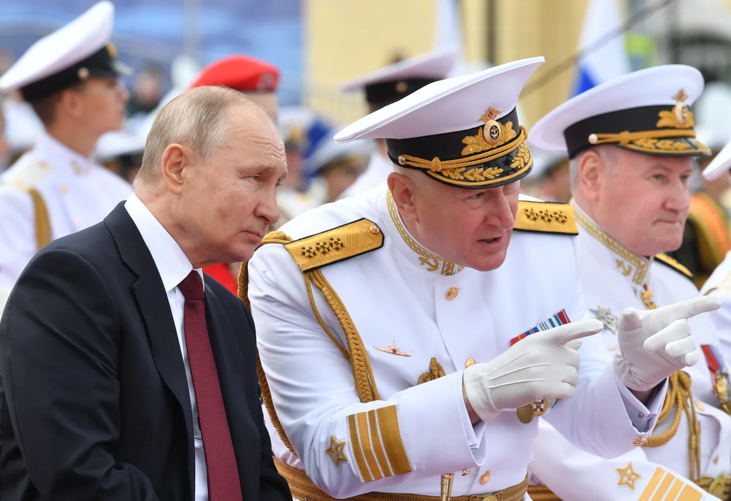 Vene president Vladimir Putin ja laevastiku ülem admiral Nikolai Jevmenov.