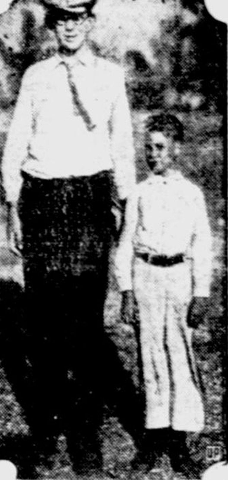 Robert Wadlow kümneaastasena, kõrval tavalise pikkusega sõber