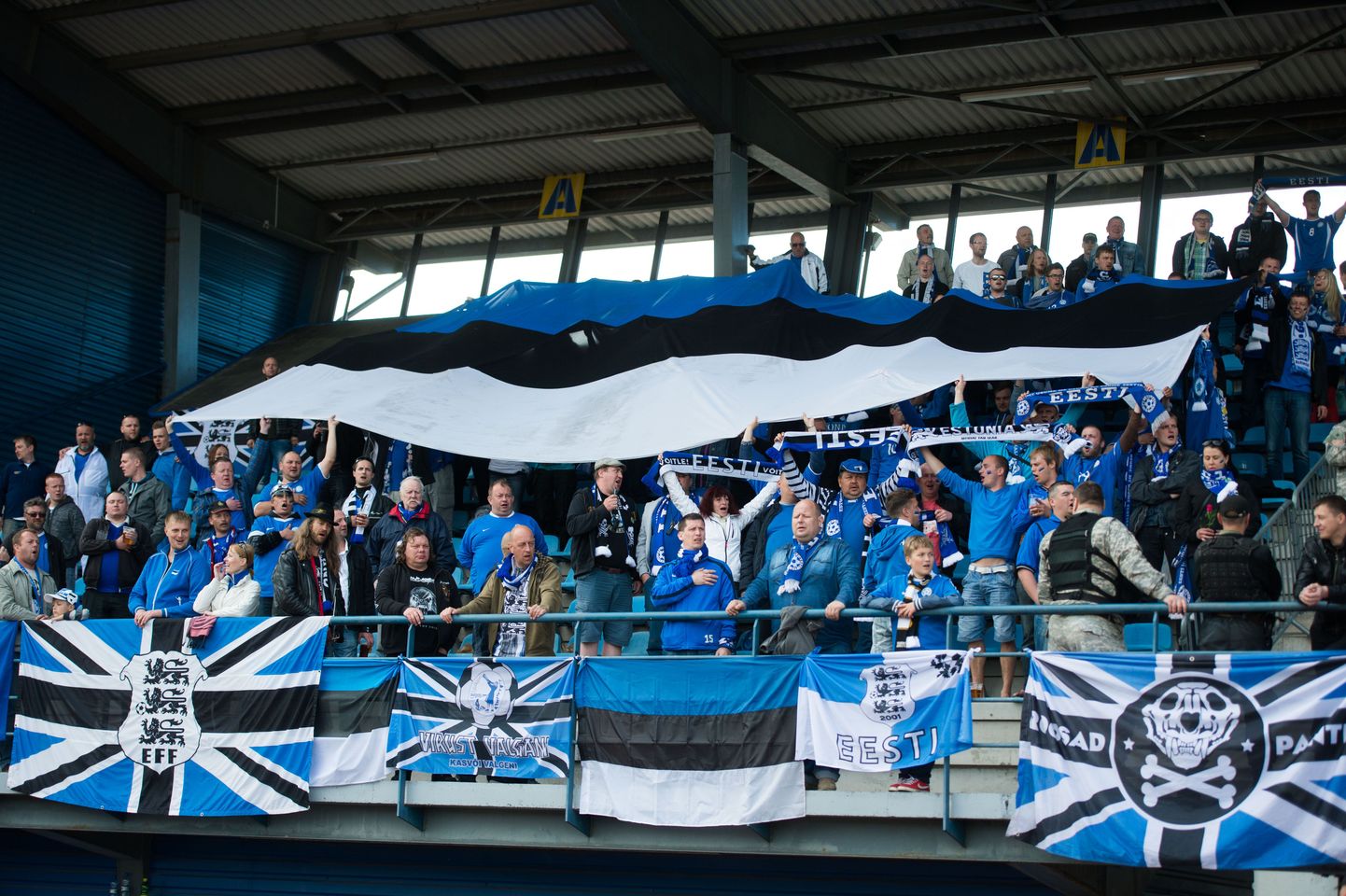 Kas Eesti jalgpallifännid oskavad korrektselt hümni esitada või võetakse nad edaspidi vastutusele?