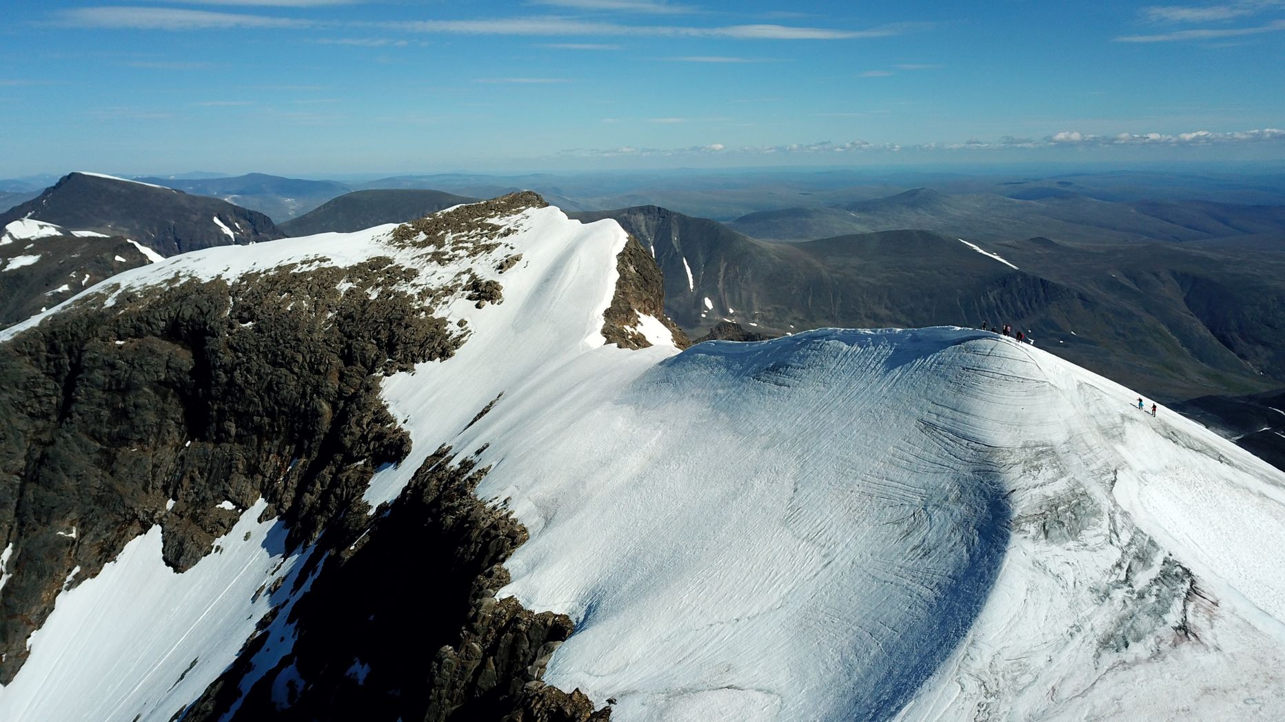 Rootsi kõrgeim mägi Kebnekaise, mille kõrgus on 2096 meetrit