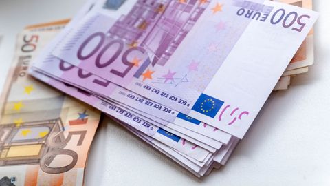 Жительница Эстонии продала свою квартиру и передала жуликам 94 500 евро наличными