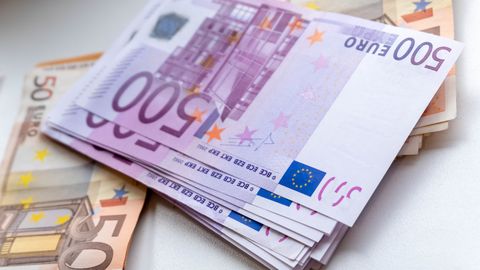 Жительница Эстонии продала свою квартиру и передала жуликам 94 500 евро наличными