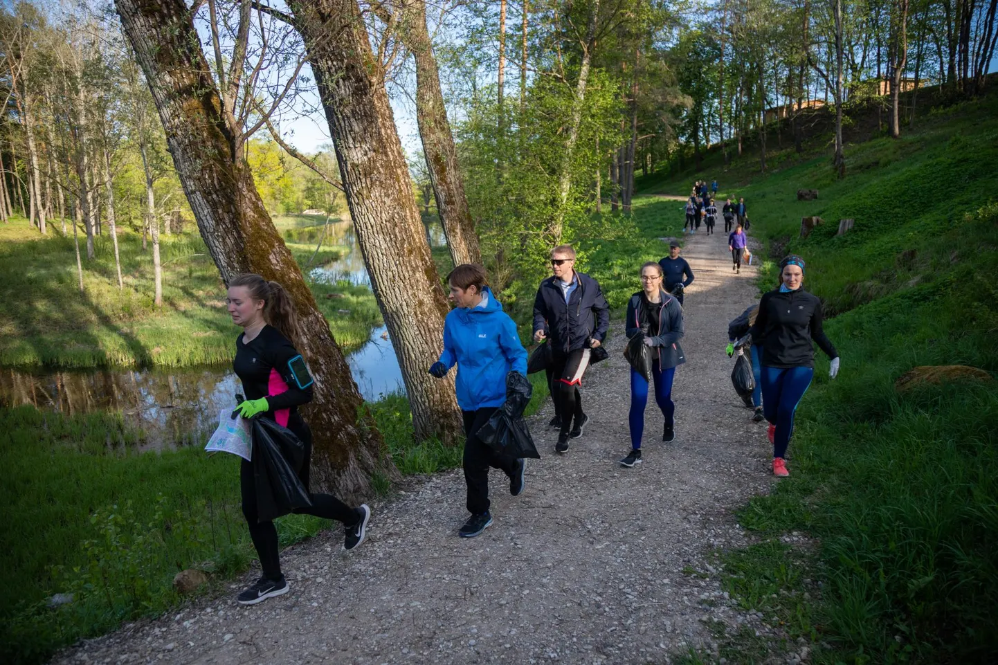 Viljandi gümnasistide eelmisel aastal korraldatud prügijooksul osales ka president Kersti Kaljulaid.