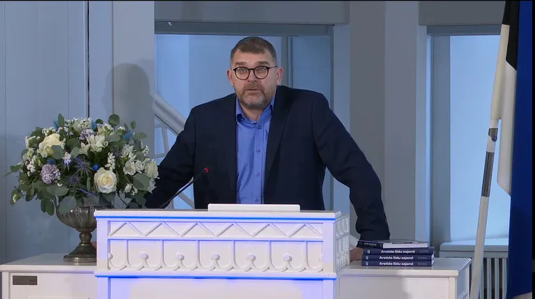 Uue raamatu ilmumisest ja arstide liidu ajaloost räägib meditsiiniajaloolane Ken Kalling.