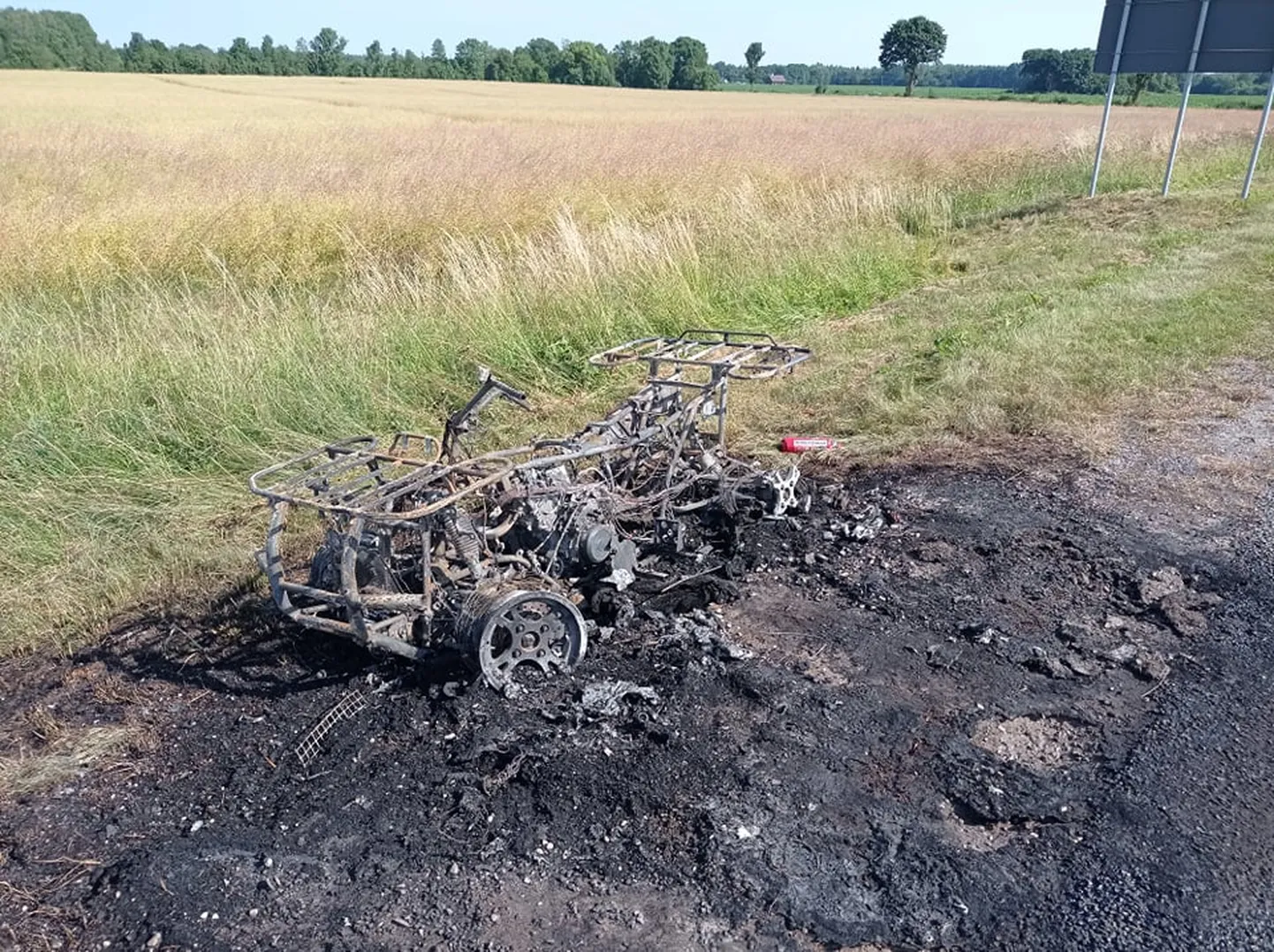 Tagaverel põles ATV.