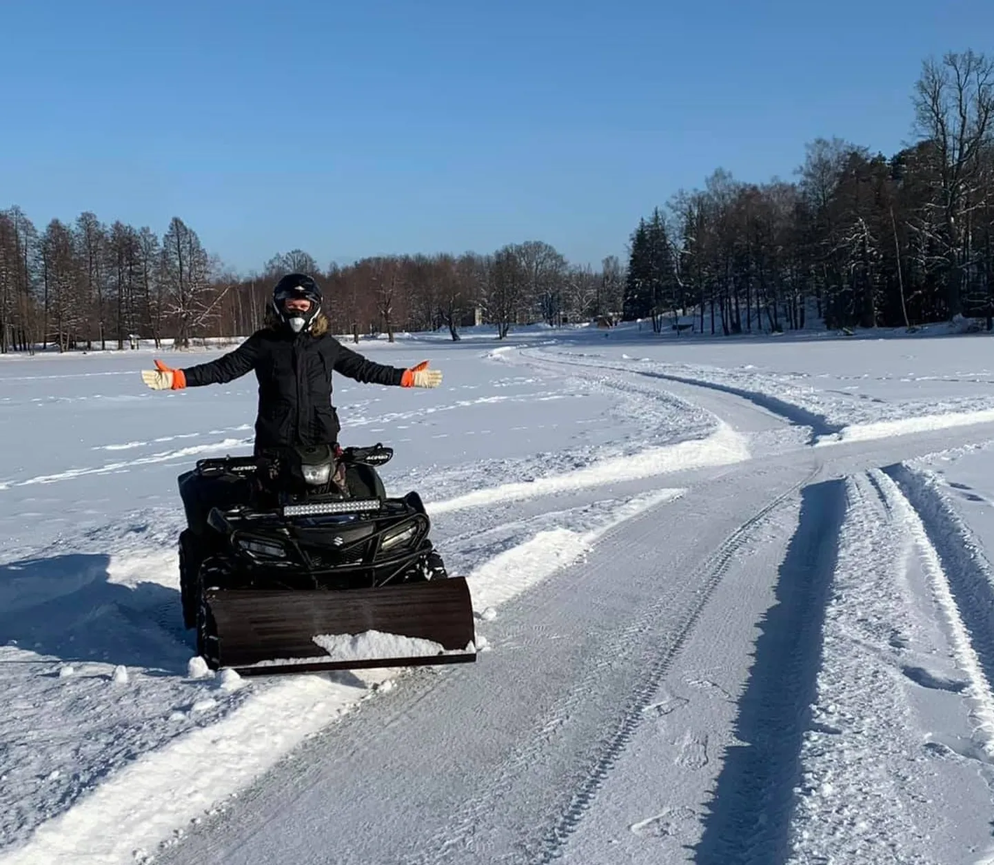 Pühajärvele on tehtud jäämatkarada.
