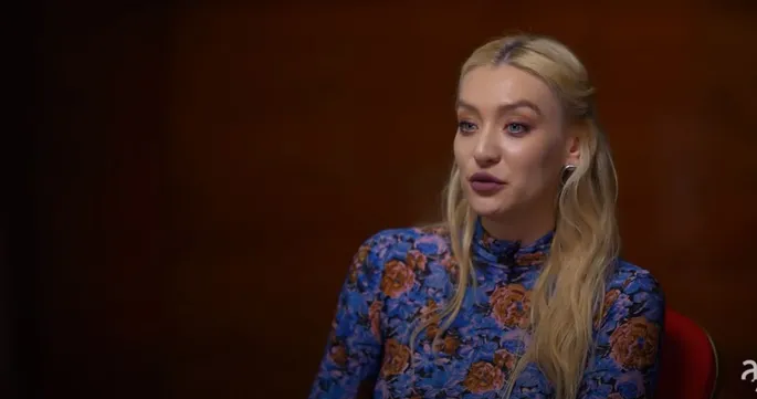 Қыз ұйықтап жатқанда бала қынапты жалайды.