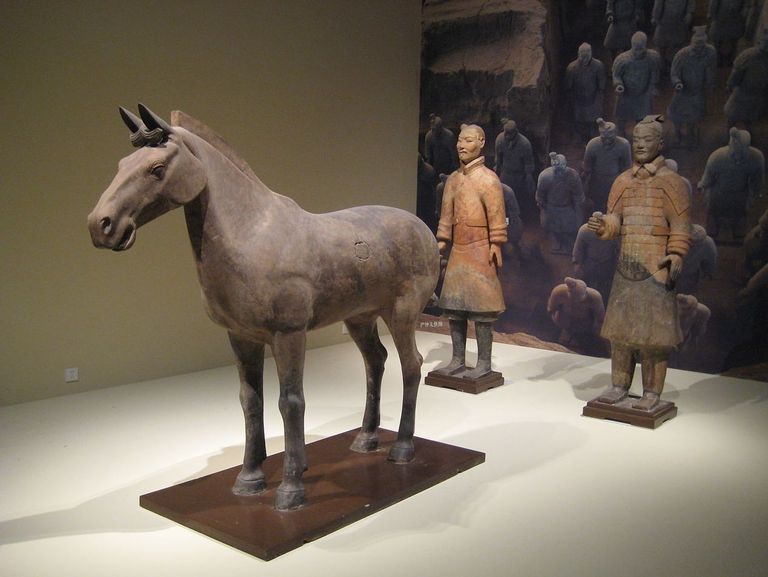 Hiina kaks terrakotasõdalast koos hobusega