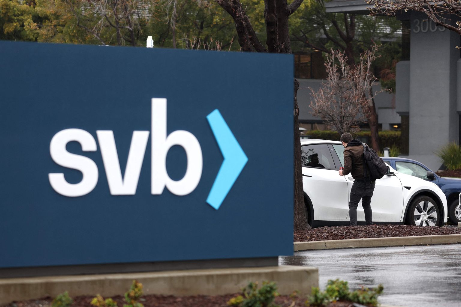 Silicon Valley Banki logo.