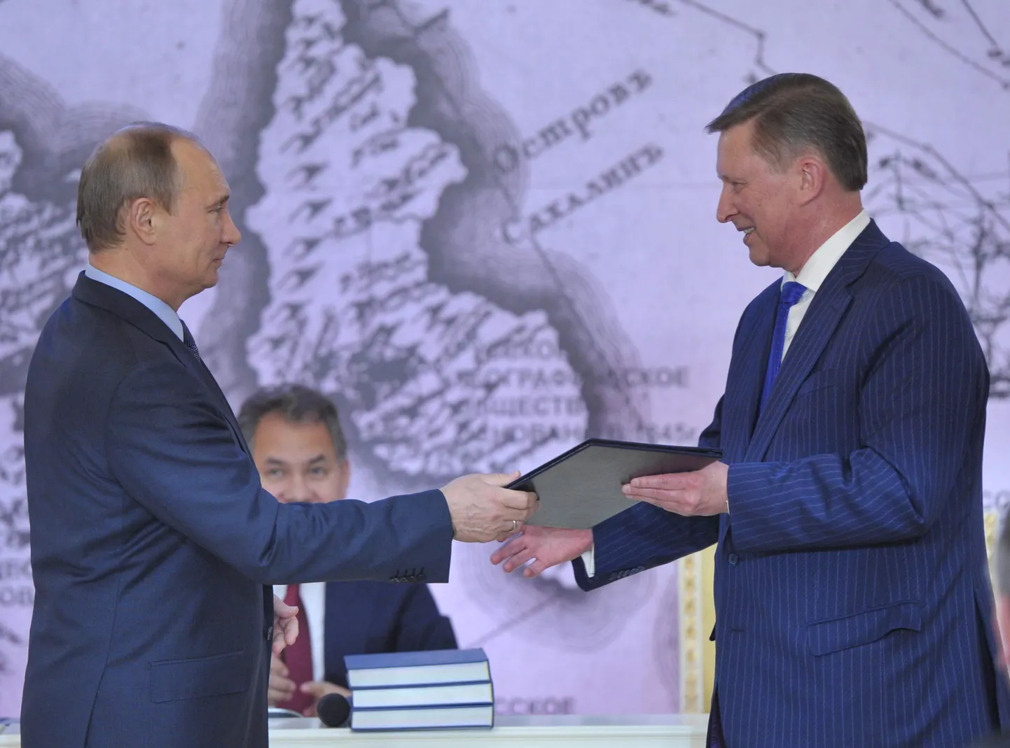Vene president Vladimir Putin (vasakul) koos Kremli administratsiooni ülema Sergei Ivanoviga.