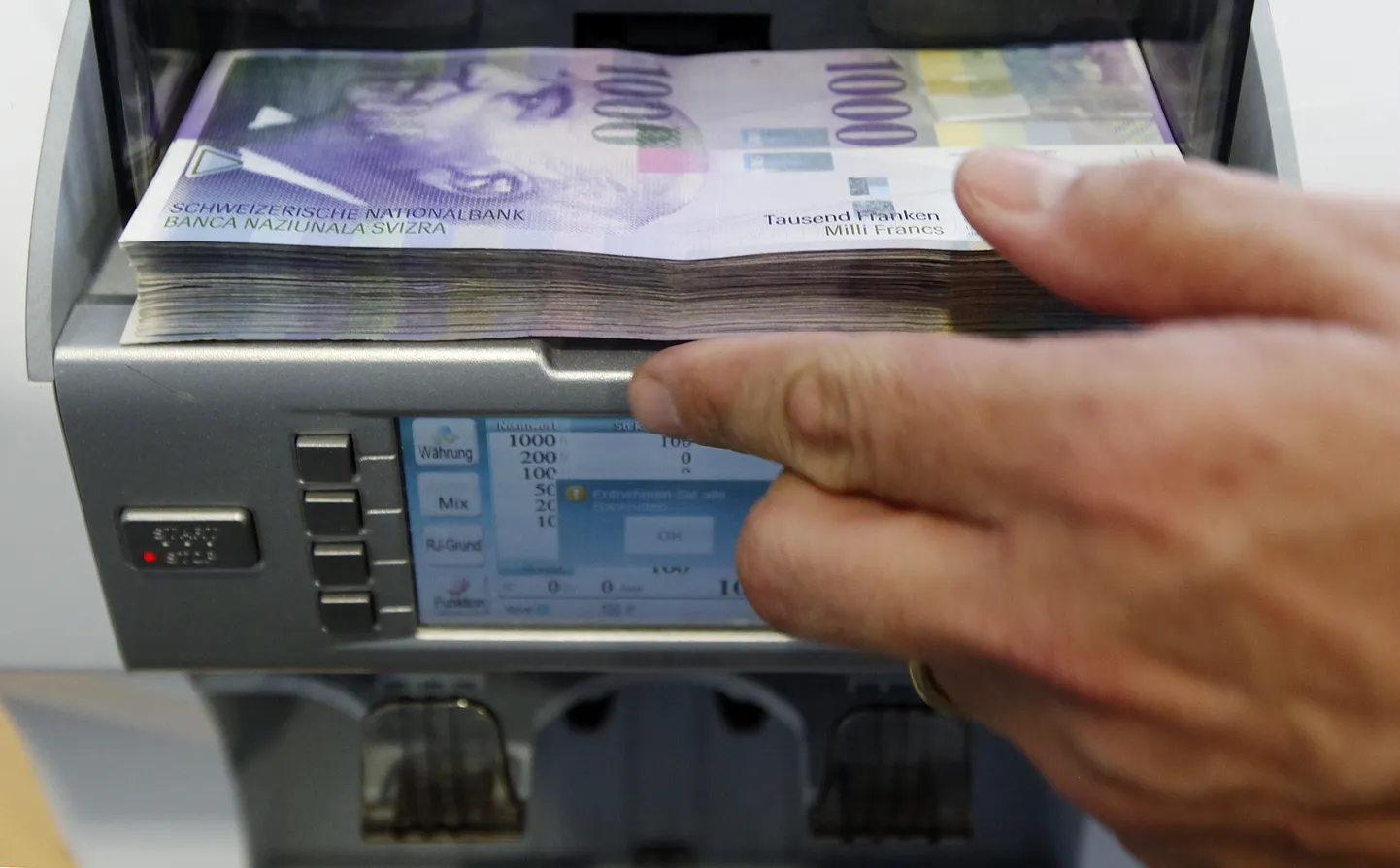 Investorid vahetasid raha Šveitsi frankideks