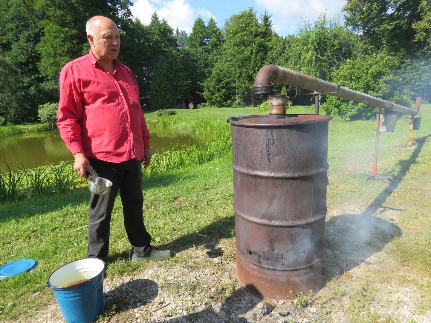 Töö kiidab tegijat: sepa sõnul vastab enda tehtud süsi vajadustele.