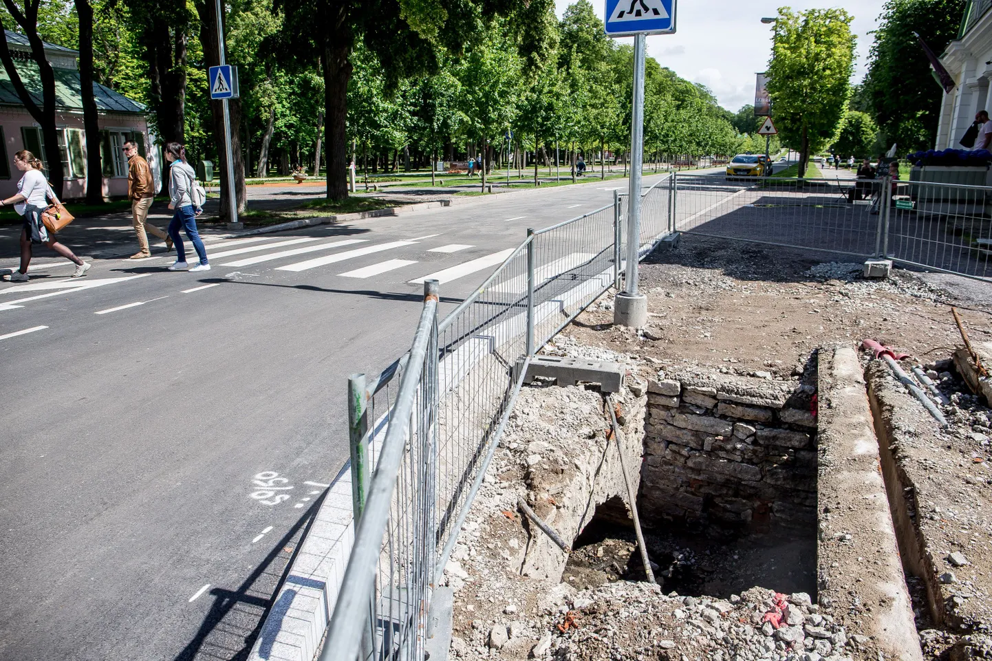 Kadriorus avastati Weizenbergi tänava remondi käigus ajalooline Liivoja sild.