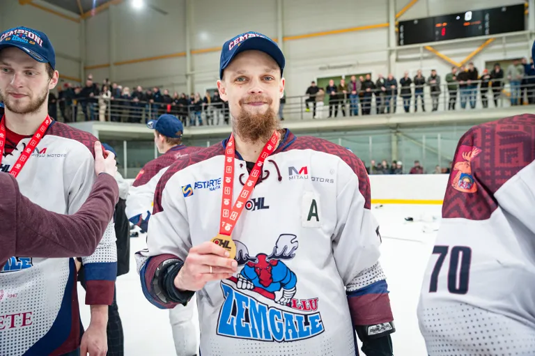 Roberts Jekimovs.