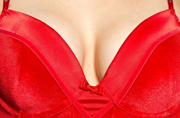 Учёные рассказали, почему мужчин так привлекает женская грудь