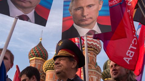 War historian: Putin's regime could be nearing collapse