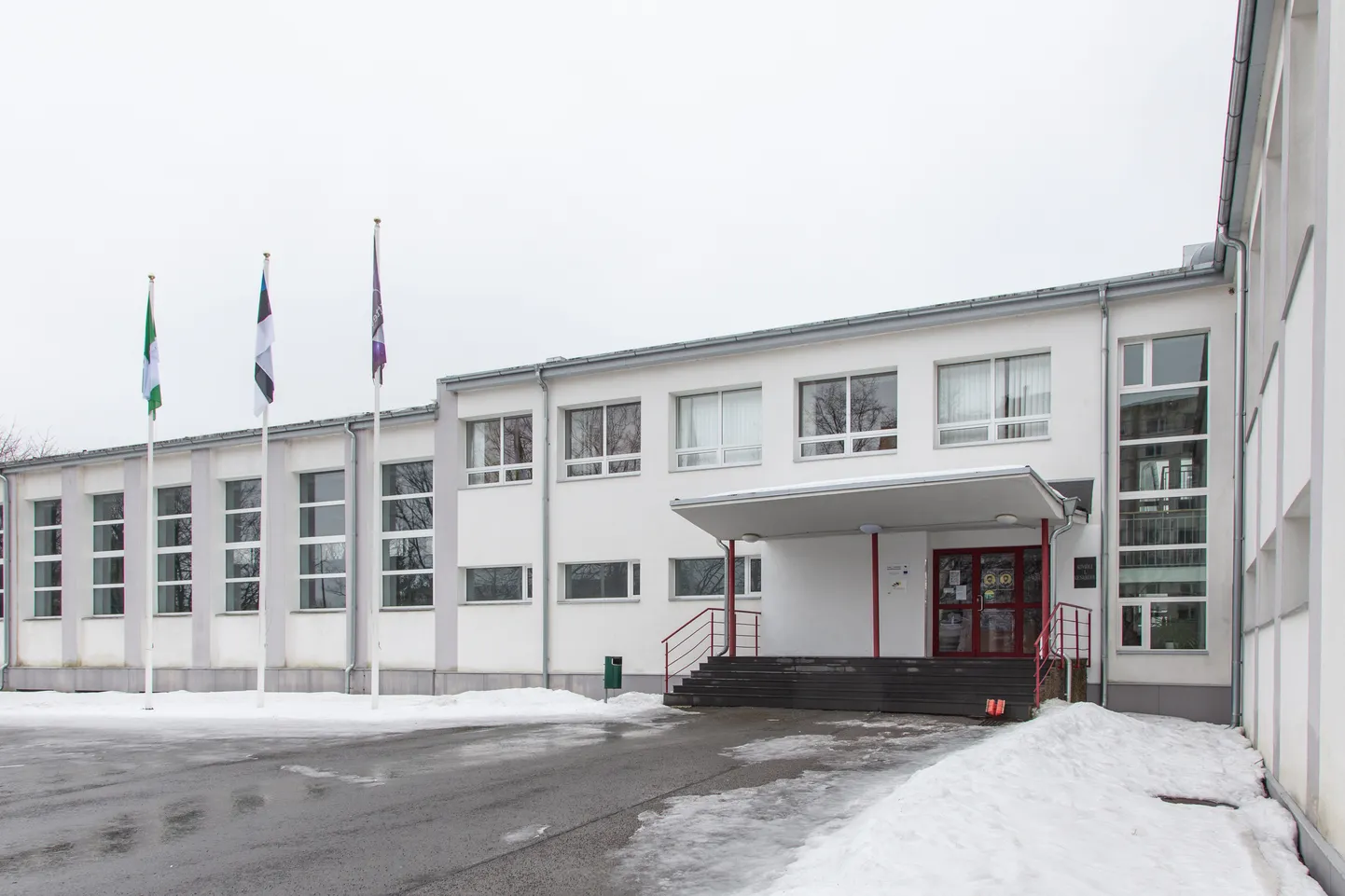 Из нынешнего здания Кивиылиской 1-й средней школы получится главное учебное место будущей Кивиылиской государственной школы, ведь здание русской школы планируется в дальнейшем закрыть.