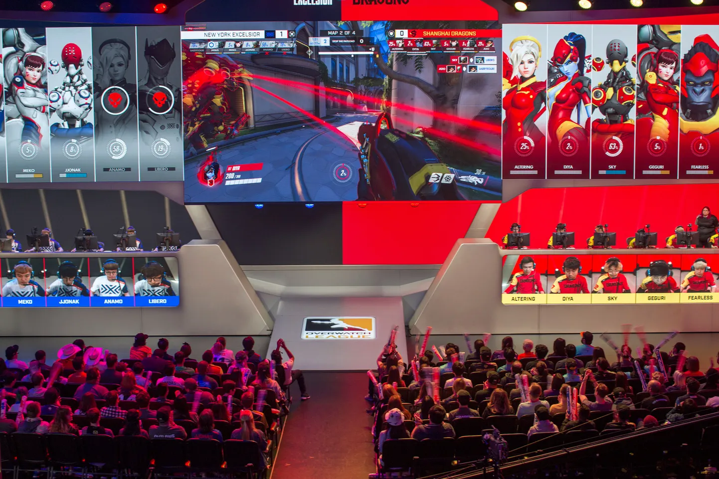 Neljandal mail tehtud pilt näitab kahte Overwatchi meeskonda New York Excelsior ja Shanghai Dragons üksteise vastu võistlemas.
