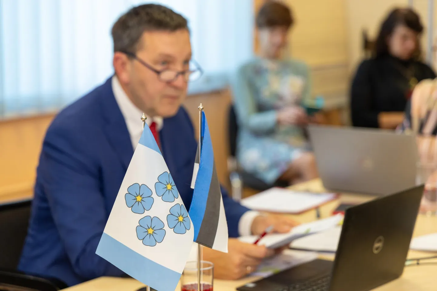 Volikogu esimees Mati Ilisson hakkab iga kuu vallalt saama 1500 euro suurust hüvitist.