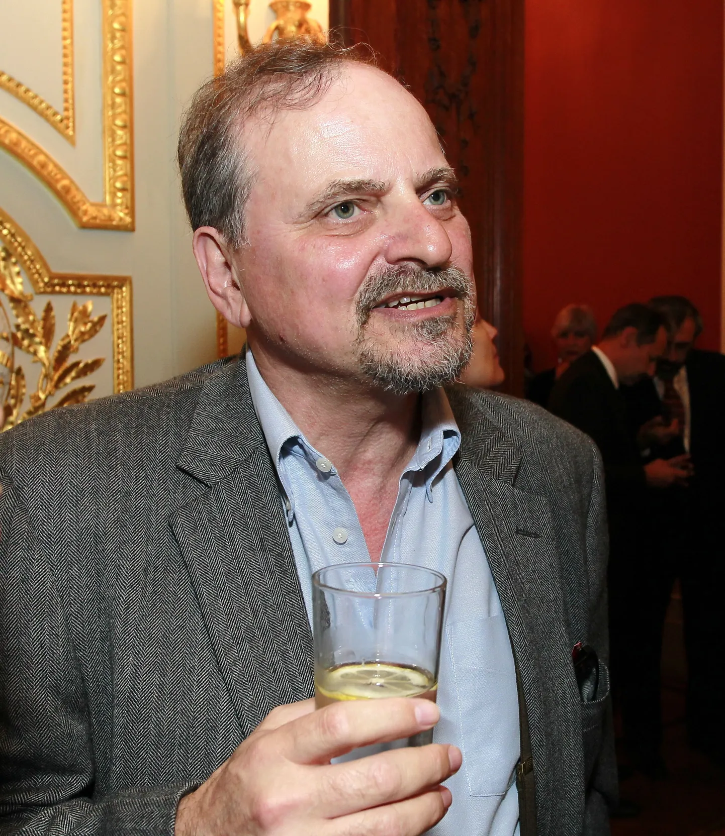 Alexander Genis New Yorgis vene saatkonnas.