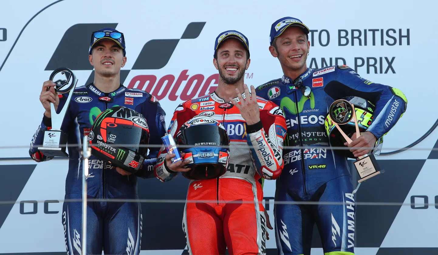 Andrea Dovizioso (keskel), Maverick Vinales (vasakul) ja Valentino Rossi.