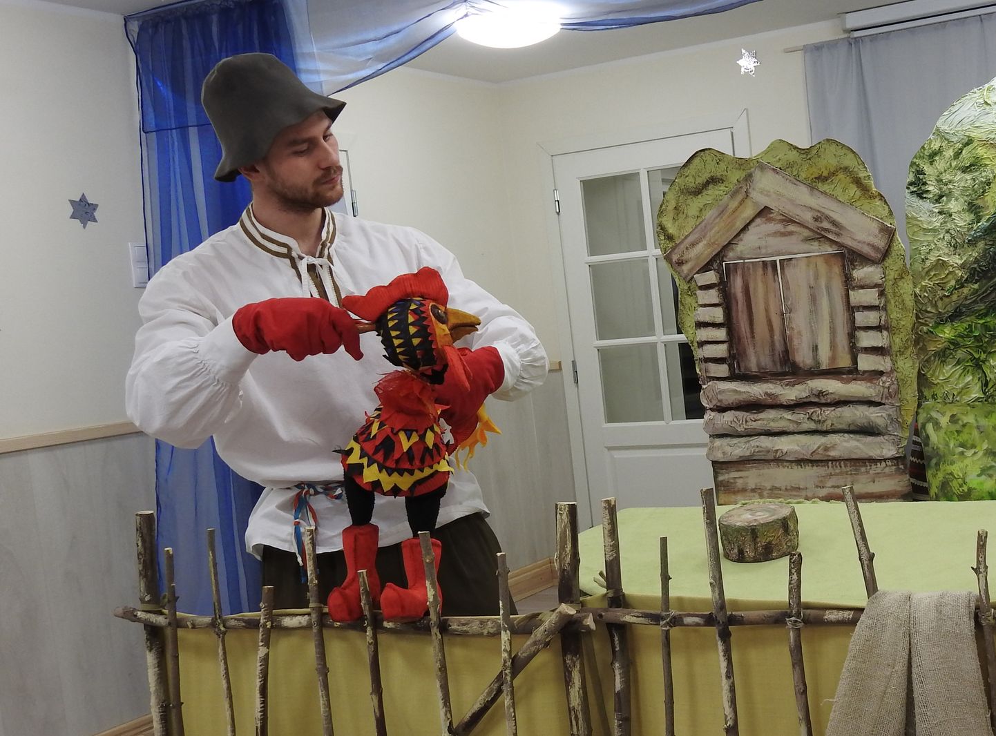 В новом спектакле "Приключения петуха" на сцену выйдет молодой актер Никита Щербаков.