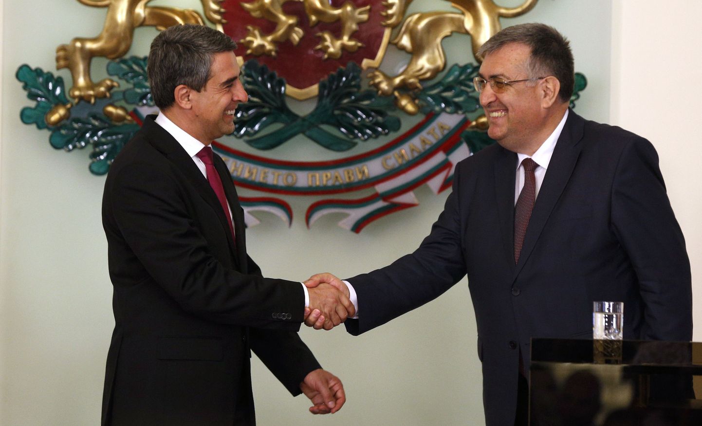 Bulgaaria president Rosen Plevneliev (vasakul) ja uus peaminister Georgi Bliznaški